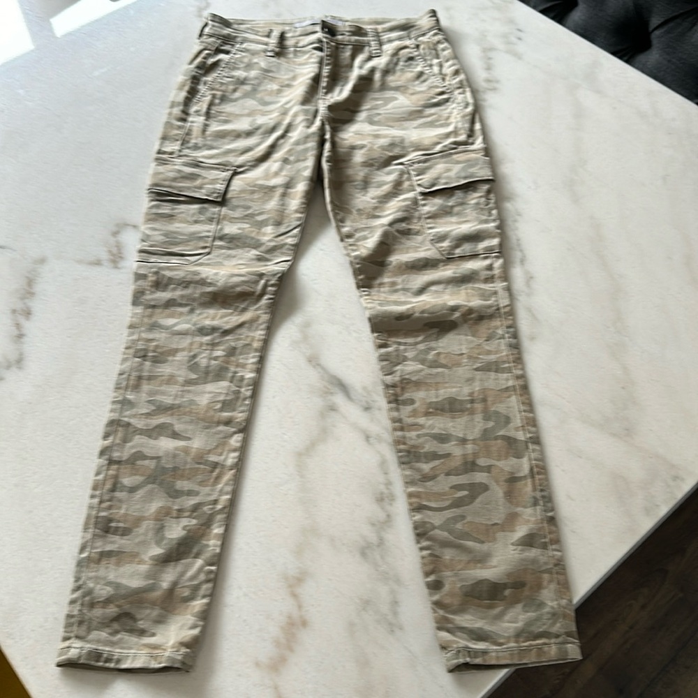 Perfect Pair of Camouflage Skinny Cotton/Spandex Cargo Pants by Joes Jeans Sz 26